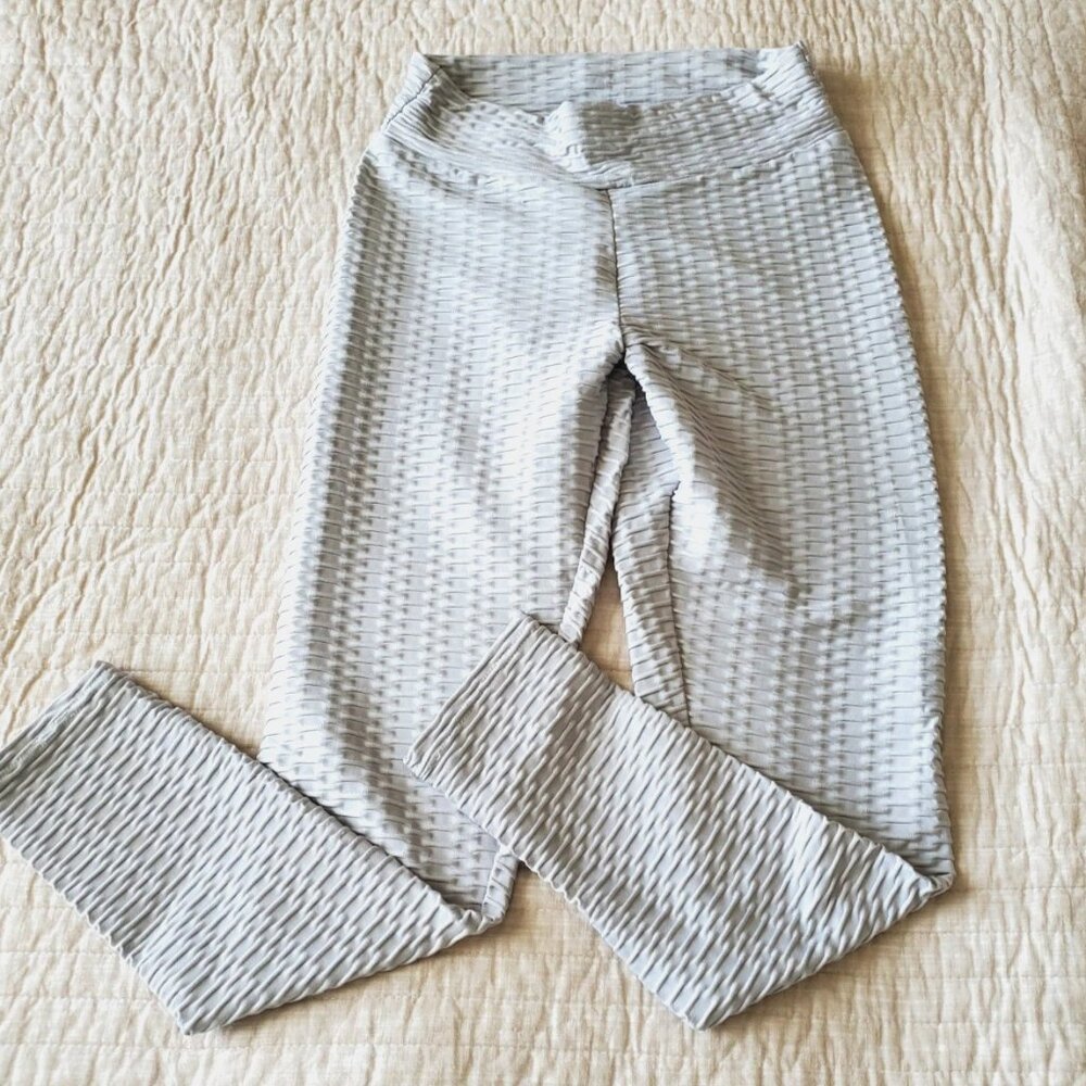 LEGGINGS SIZE M BOOTY ENHANCING CRUSHED TEXTURED FABRIC LIGHT GRAY NEW